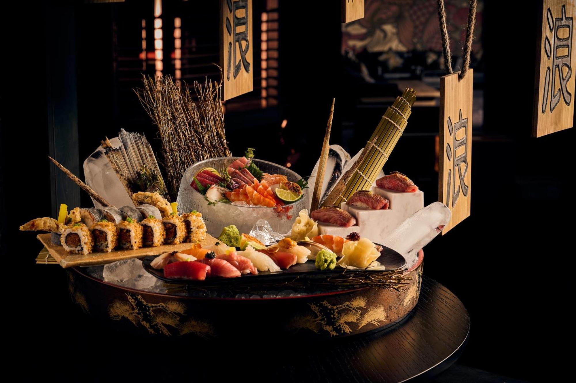 ホテル Five Luxe ドバイ エクステリア 写真 A sashimi platter