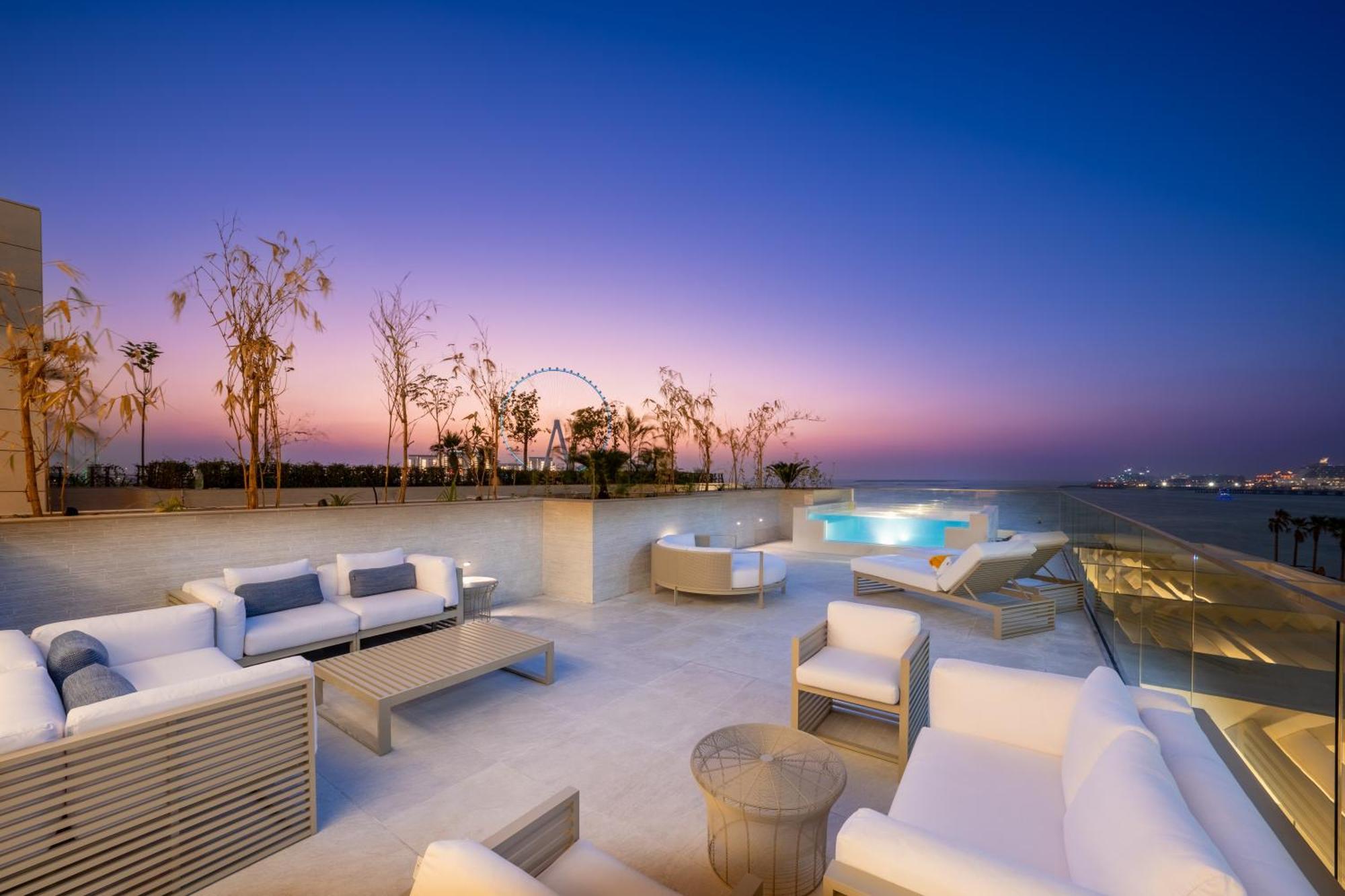 ホテル Five Luxe ドバイ エクステリア 写真 Rooftop pool at the Westin