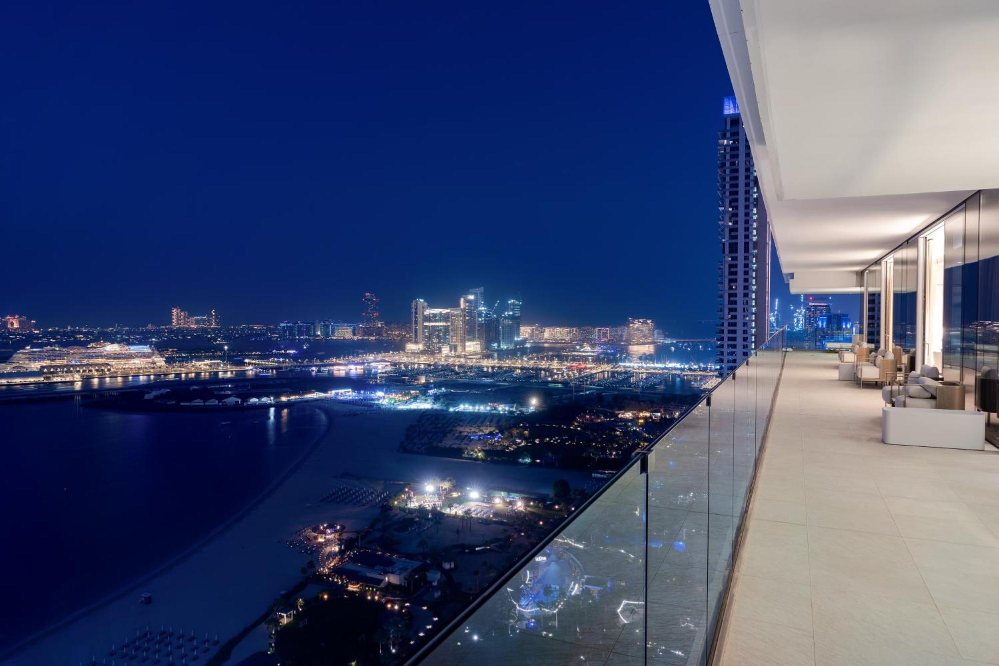 ホテル Five Luxe ドバイ エクステリア 写真 View from the penthouse