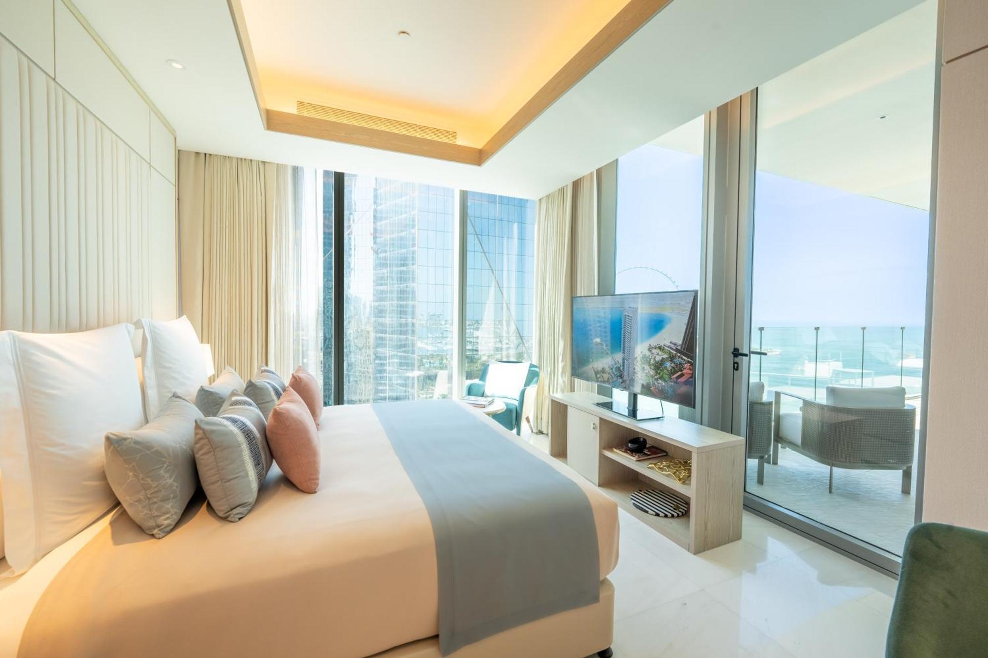 ホテル Five Luxe ドバイ エクステリア 写真 A bedroom at the Ritz-Carlton, Maldives
