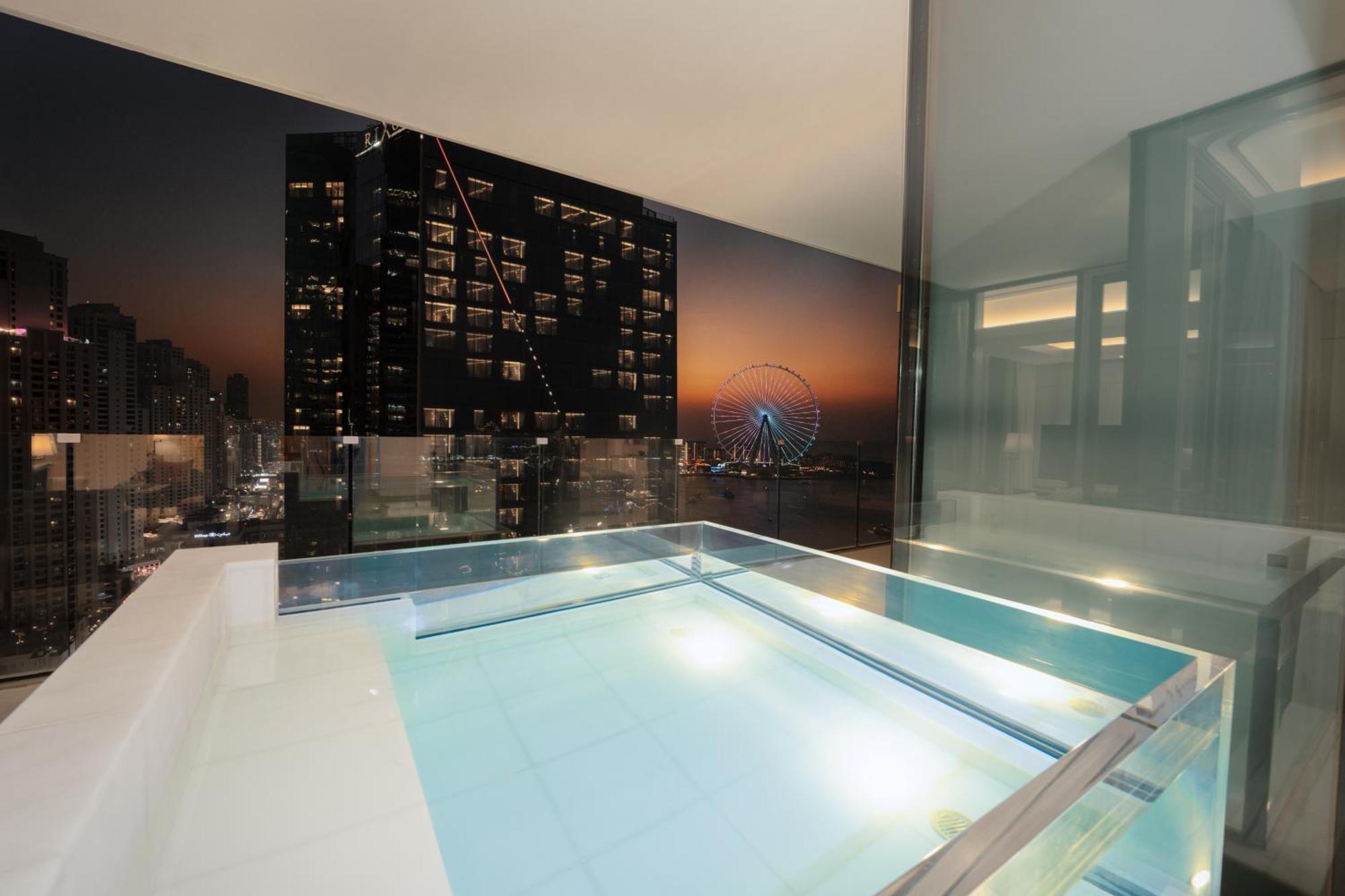 ホテル Five Luxe ドバイ エクステリア 写真 Sky Pool