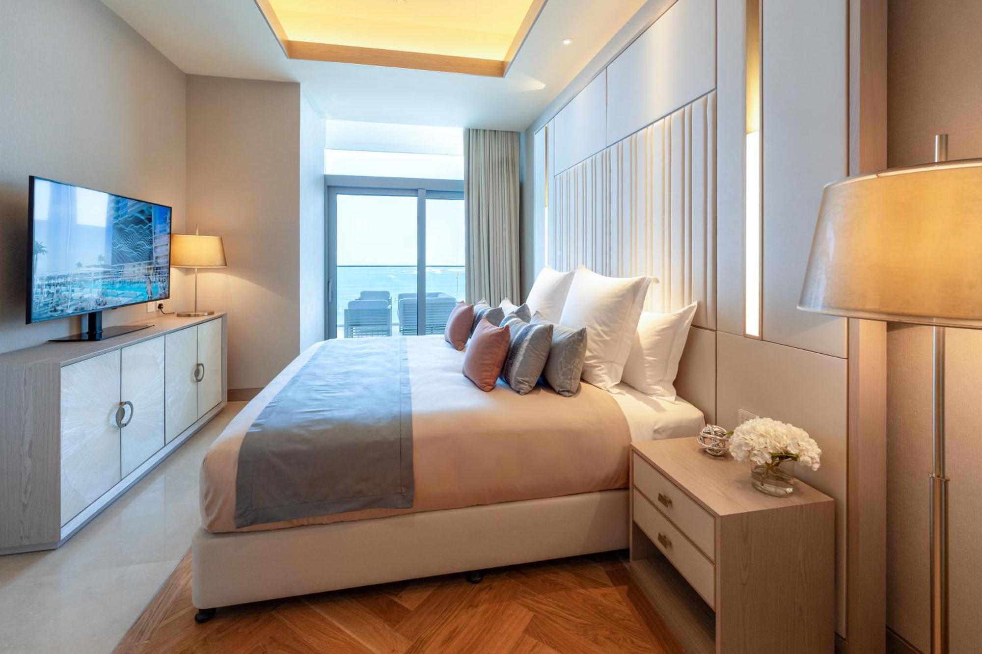 ホテル Five Luxe ドバイ エクステリア 写真 A bedroom at the hotel