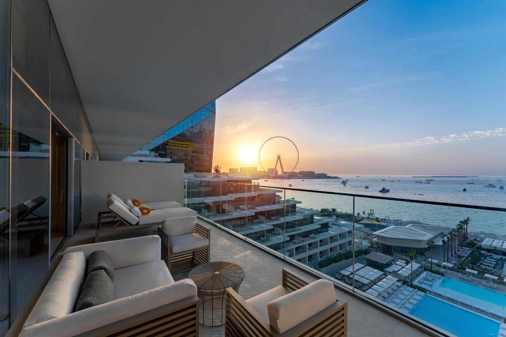 ホテル Five Luxe ドバイ エクステリア 写真 View of the Palm Jumeirah from the hotel