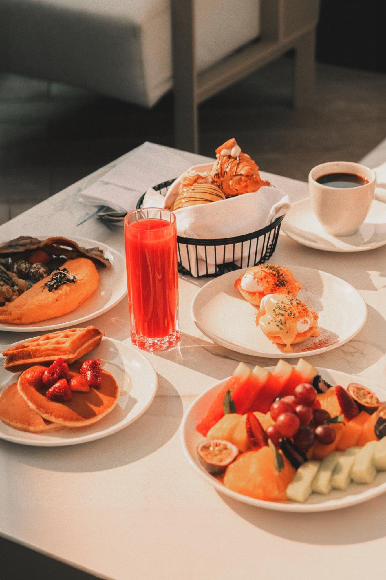 ホテル Five Luxe ドバイ エクステリア 写真 A typical breakfast